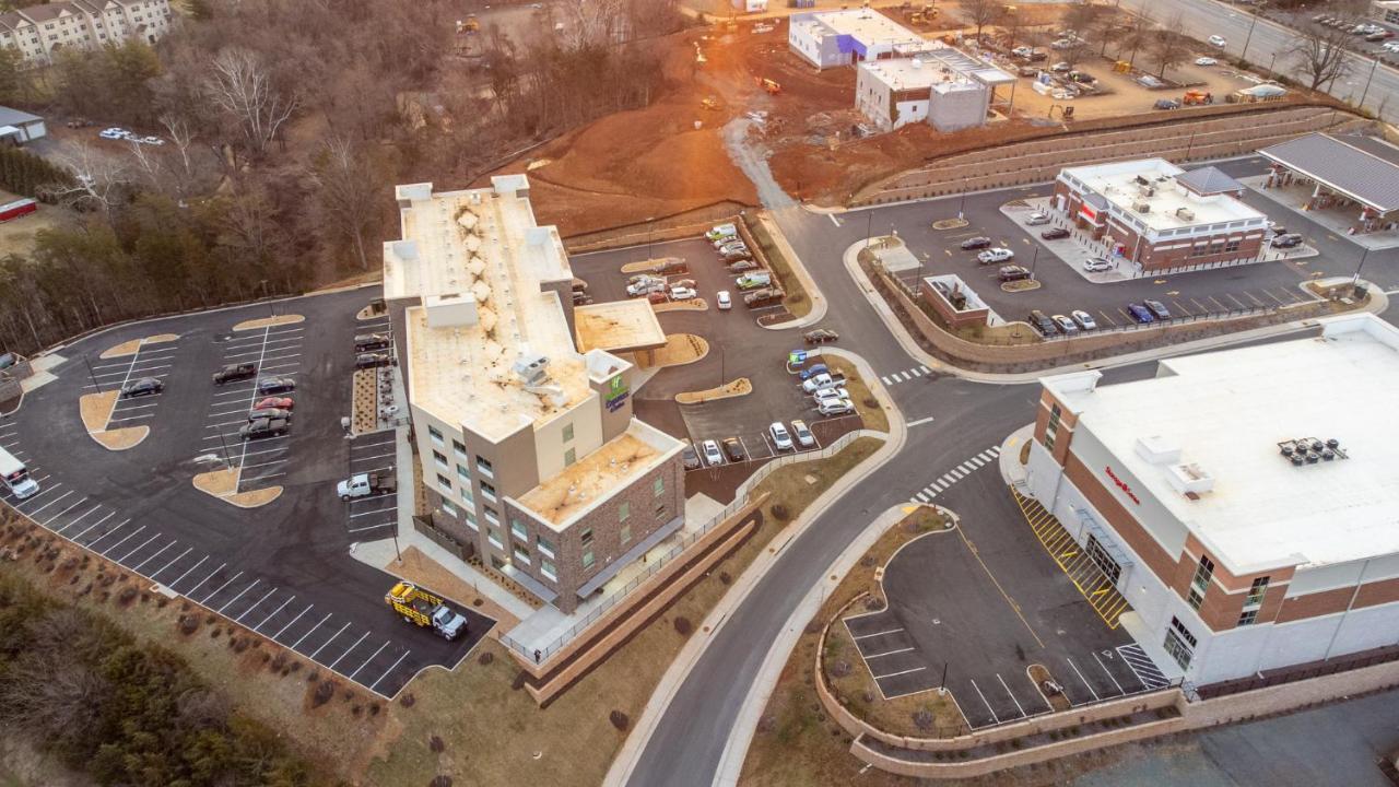 Holiday Inn Express & Suites Charlottesville By Ihg Exteriér fotografie